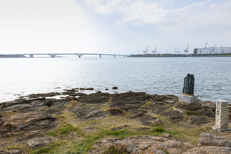 名島帆柱石付近から福岡湾を望む