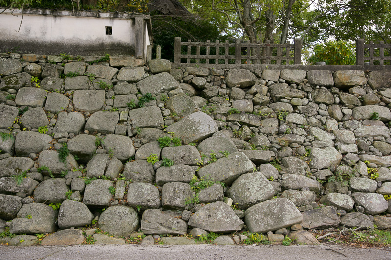 高瀬川（現中津川）に面する本丸石垣