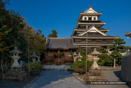 奥平神社と復興天守 | 高解像度画像サイズ：5418 x 3612 pixels | 写真番号：IMG_2288 | 撮影：Canon EOS 6D