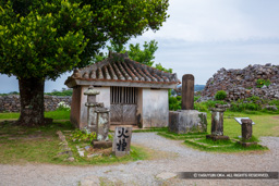火神の祠と山北今帰仁城監守来歴碑記 | 高解像度画像サイズ：8620 x 5747 pixels | 写真番号：5DSA7345 | 撮影：Canon EOS 5DS