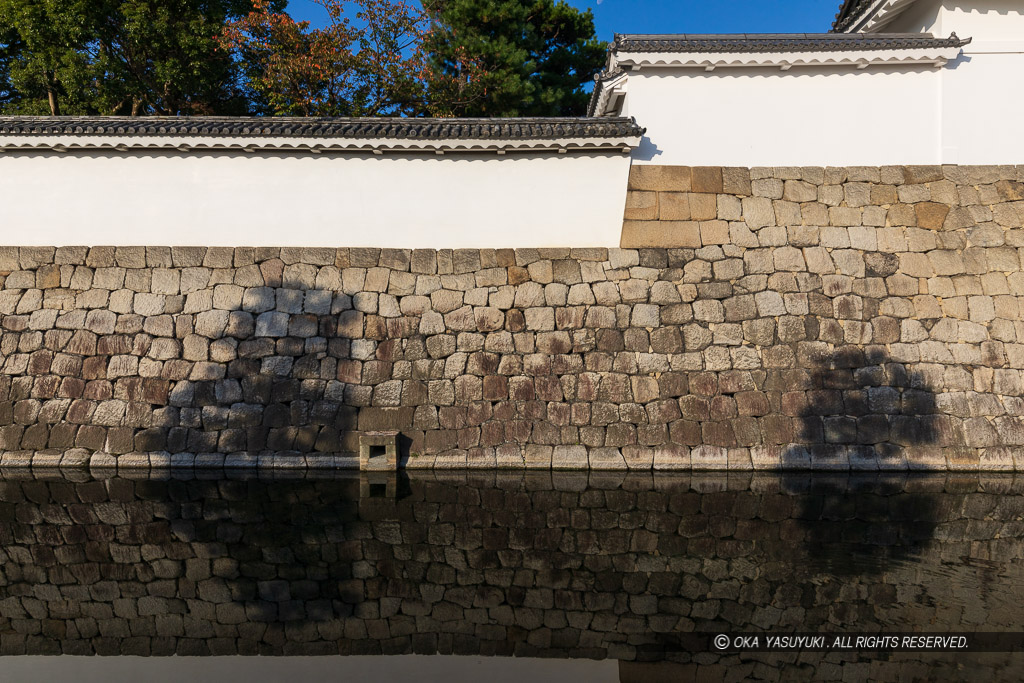 二条城東大手門の続土塀