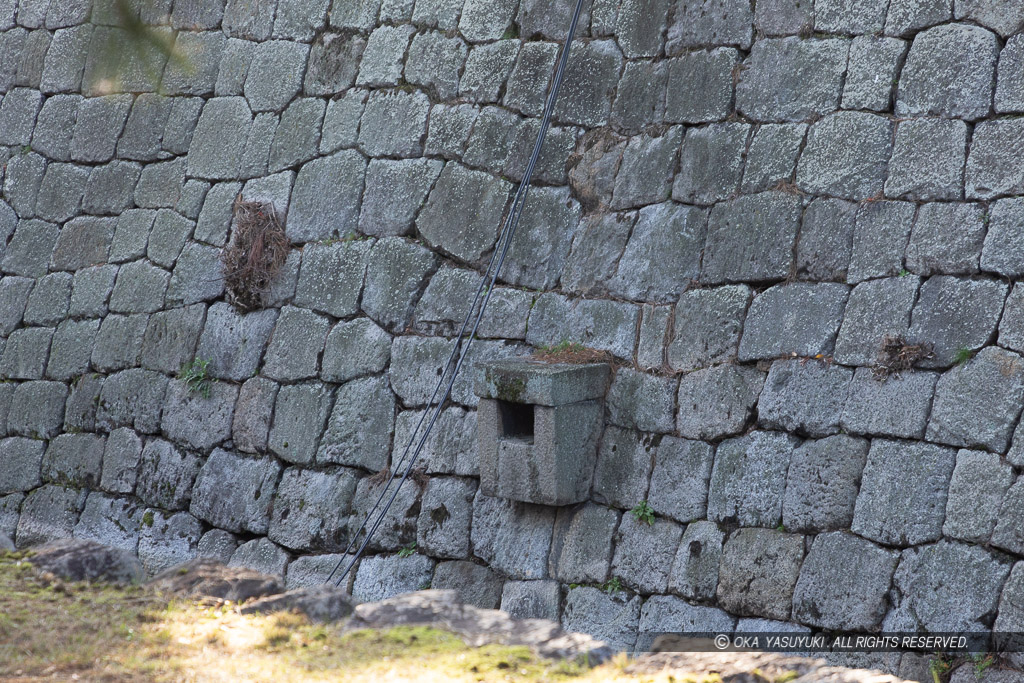 二条城排水溝の石組み（二の丸北面）