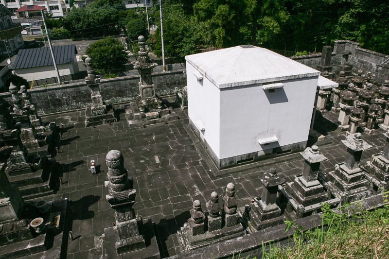 藩主内藤家墓碑および供養塔