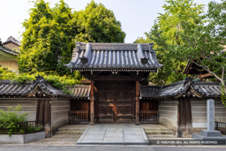 野田城址石碑・極楽寺 | 高解像度画像サイズ：8192 x 5464 pixels | 写真番号：6F1A1331 | 撮影：Canon EOS R5m2
