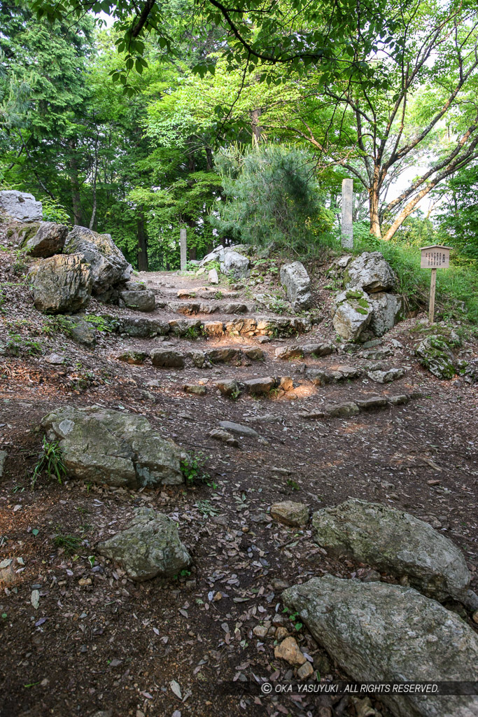 小谷城の黒金門跡