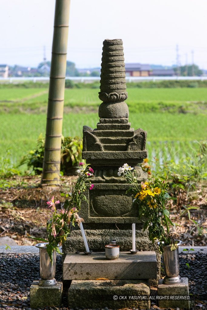 昌安見久尼の墓・実宰院