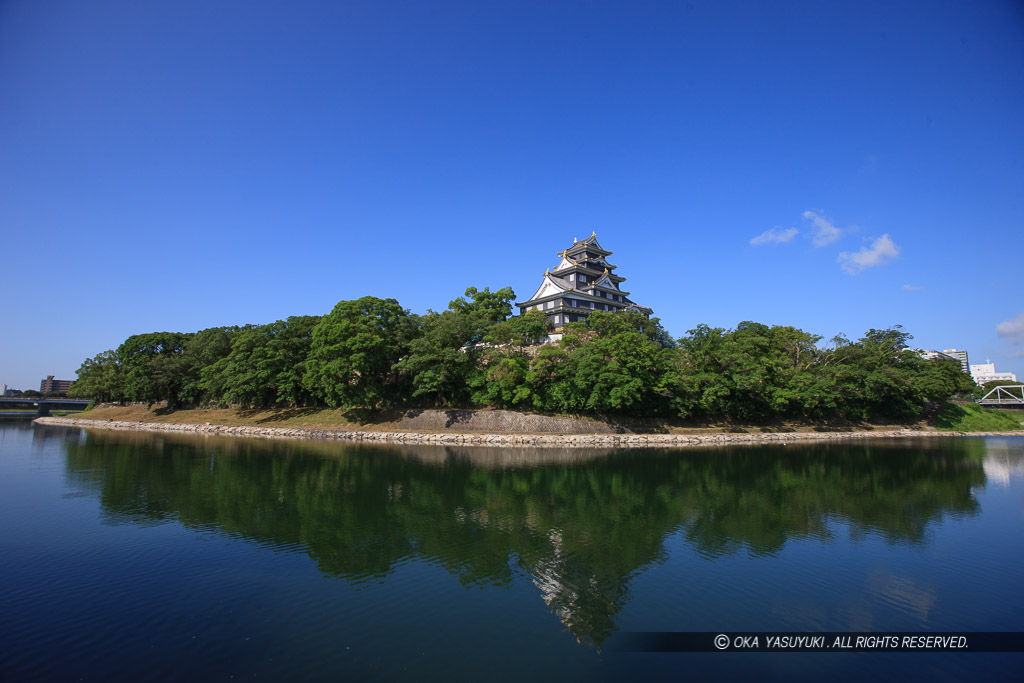 旭川から岡山城天守・夏