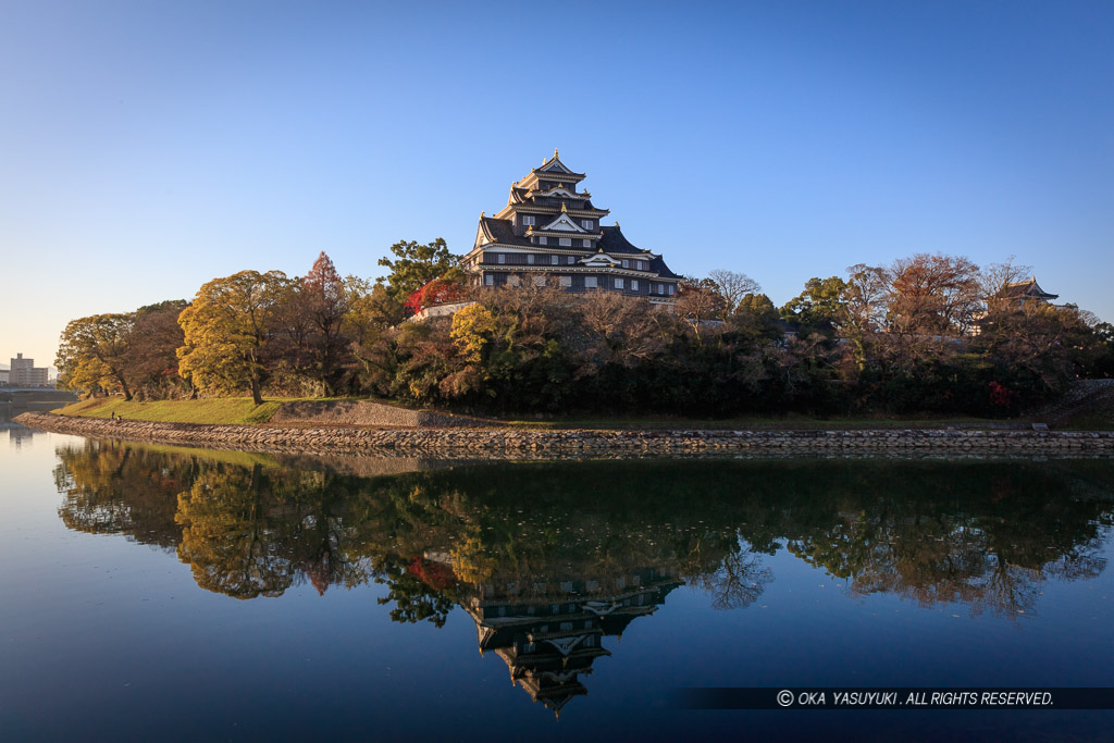 旭川から岡山城天守・秋