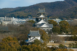 岡山城月見櫓と天守｜高解像度画像サイズ：4064 x 2704 pixels｜写真番号：100-9935S53B｜撮影：Canon EOS-1DS