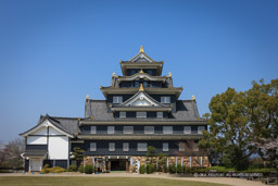 岡山城の夏｜高解像度画像サイズ：5616 x 3744 pixels｜写真番号：1P3J0894｜撮影：Canon EOS-1Ds Mark III