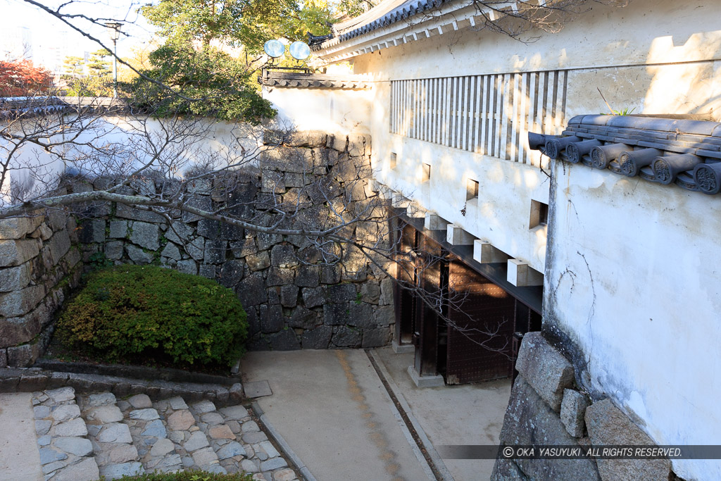 岡山城廊下門