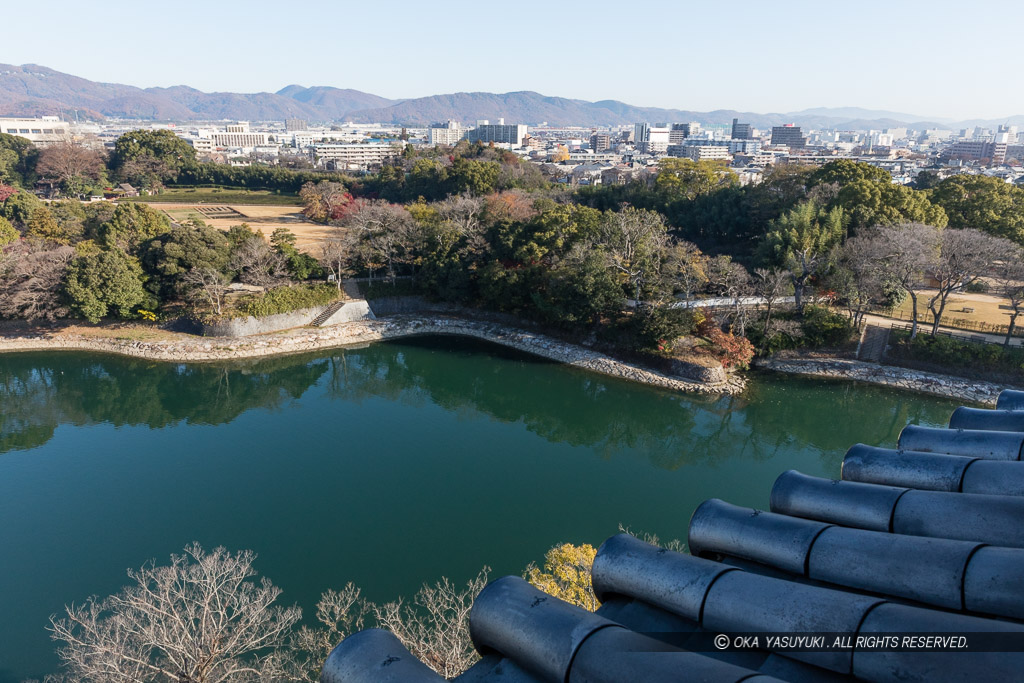 岡山城天守から後楽園