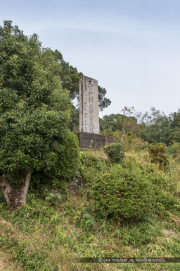 長宗我部氏岡豊城址石碑｜高解像度画像サイズ：3456 x 5184 pixels｜写真番号：1DXL8916｜撮影：Canon EOS-1D X