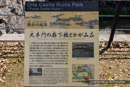 大手門の廊下橋とかがみ石・歴史解説板 | 高解像度画像サイズ：7183 x 4791 pixels | 写真番号：6F1A5018 | 撮影：Canon EOS R5m2