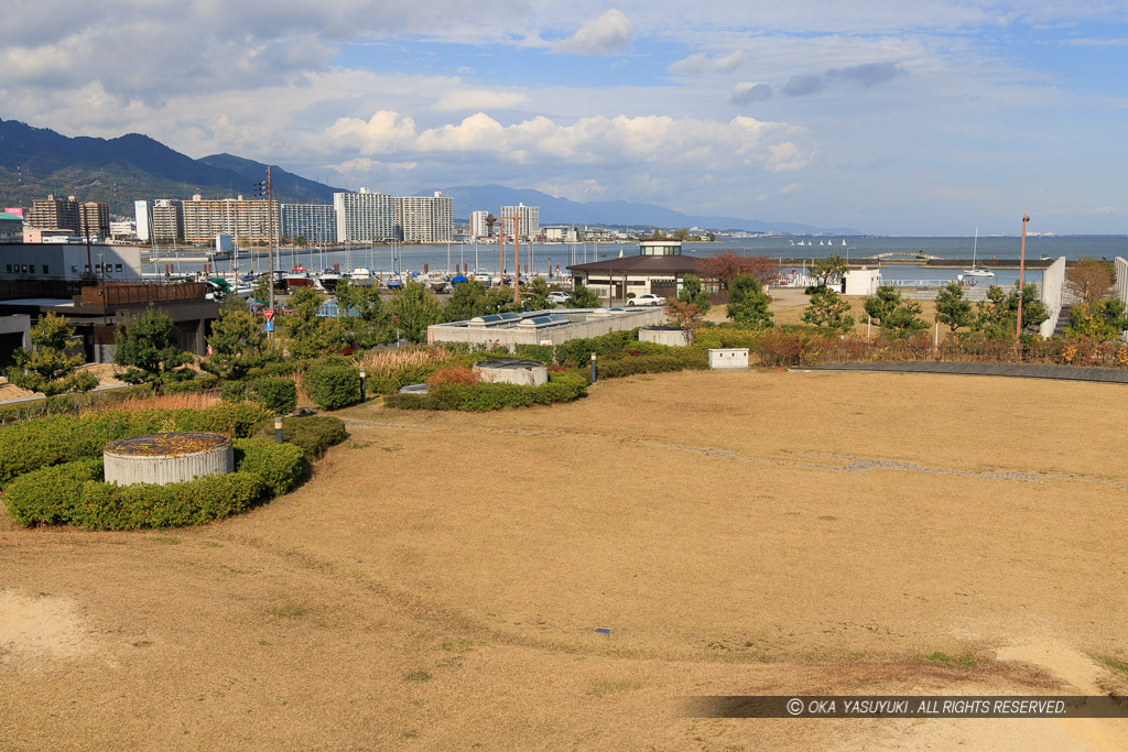 大津城本丸跡から坂本方面と琵琶湖を望む