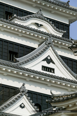 大洲城天守の千鳥破風と唐破風|高解像度画像サイズ:2704 x 4064 pixels|写真番号:53BS0330|撮影:Canon EOS-1DS