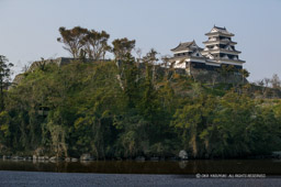 肘川から見る大洲城｜高解像度画像サイズ：4064 x 2704 pixels｜写真番号：53BS9196｜撮影：Canon EOS-1DS