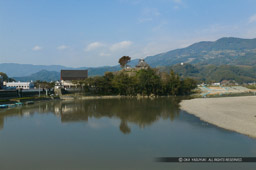 大洲城遠景・肘川｜高解像度画像サイズ：4064 x 2704 pixels｜写真番号：53BS9284｜撮影：Canon EOS-1DS