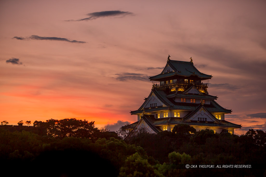 大阪城の残照・ライトアップ