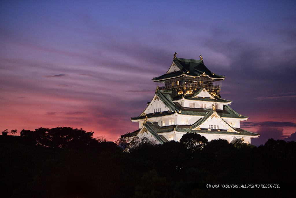大阪城のライトアップ