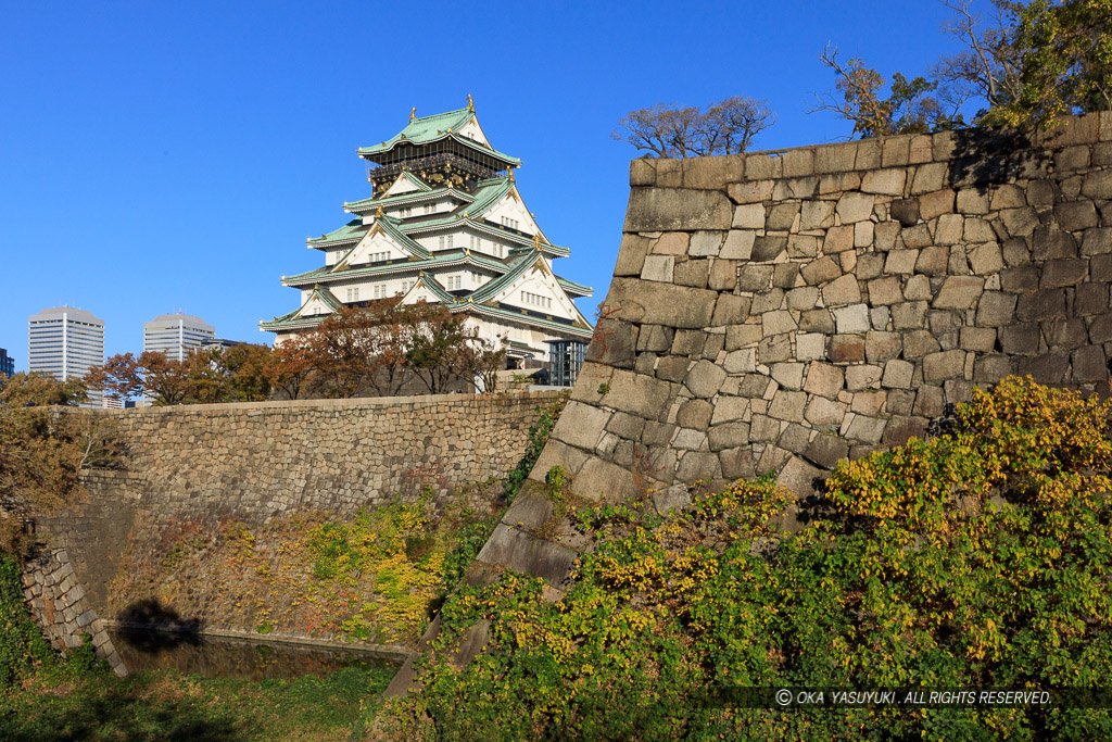 秋の大阪城