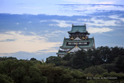 大阪城天守閣の夕暮れ｜高解像度画像サイズ：5184 x 3456 pixels｜写真番号：1DXL2588｜撮影：Canon EOS-1D X