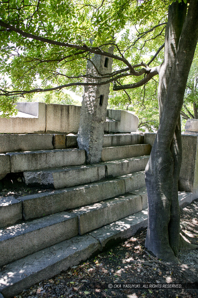 土塀控柱・玉造口