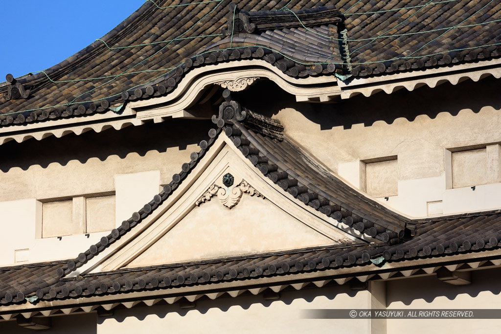 千貫櫓・千鳥破風と唐破風