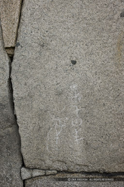 大手口多聞櫓・石垣刻印|高解像度画像サイズ:3744 x 5616 pixels|写真番号:1P3J1484|撮影:Canon EOS-1Ds Mark III