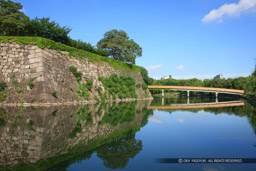 極楽橋・本丸水堀｜高解像度画像サイズ：5306 x 3538 pixels｜写真番号：1P3J6861｜撮影：Canon EOS-1Ds Mark III