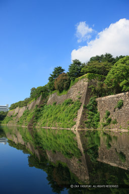 本丸石垣・日本一の高さ｜高解像度画像サイズ：3744 x 5616 pixels｜写真番号：1P3J6865｜撮影：Canon EOS-1Ds Mark III