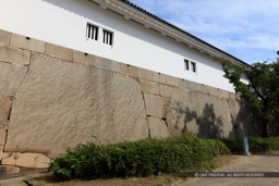 大手門枡形虎口の巨石・大手二番石・見付石|高解像度画像サイズ:8688 x 5792 pixels|写真番号:_DS_0475|撮影:Canon EOS 5DS