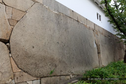 大手門枡形虎口の巨石・見付石|高解像度画像サイズ:8688 x 5792 pixels|写真番号:_DS_0562|撮影:Canon EOS 5DS