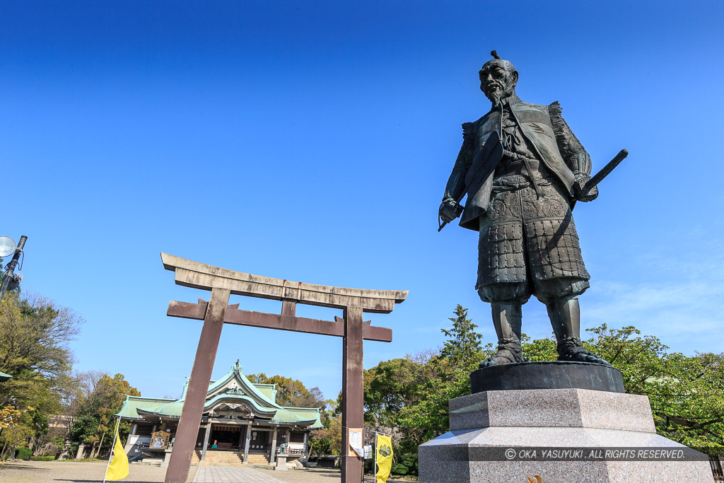 豊臣秀吉銅像・豊国神社