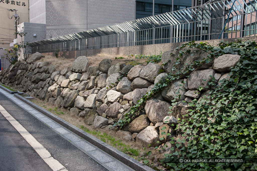 豊臣時代の石垣・大阪ドーンセンター