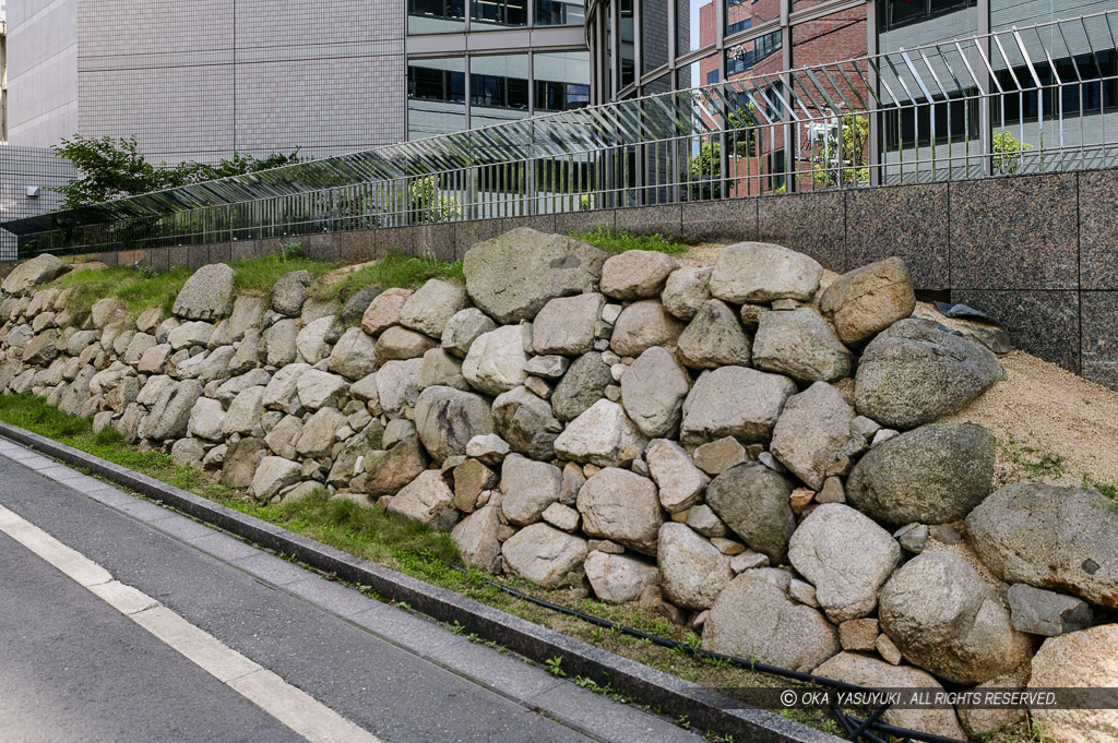 豊臣時代の石垣・大阪ドーンセンター