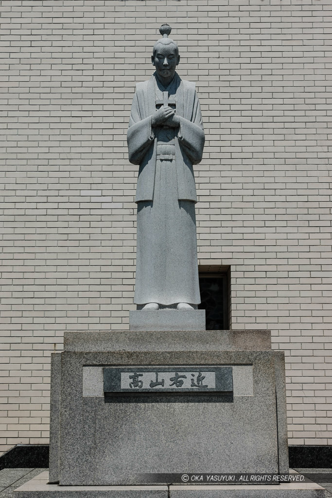 高山右近石像・大阪カトリック玉造教会