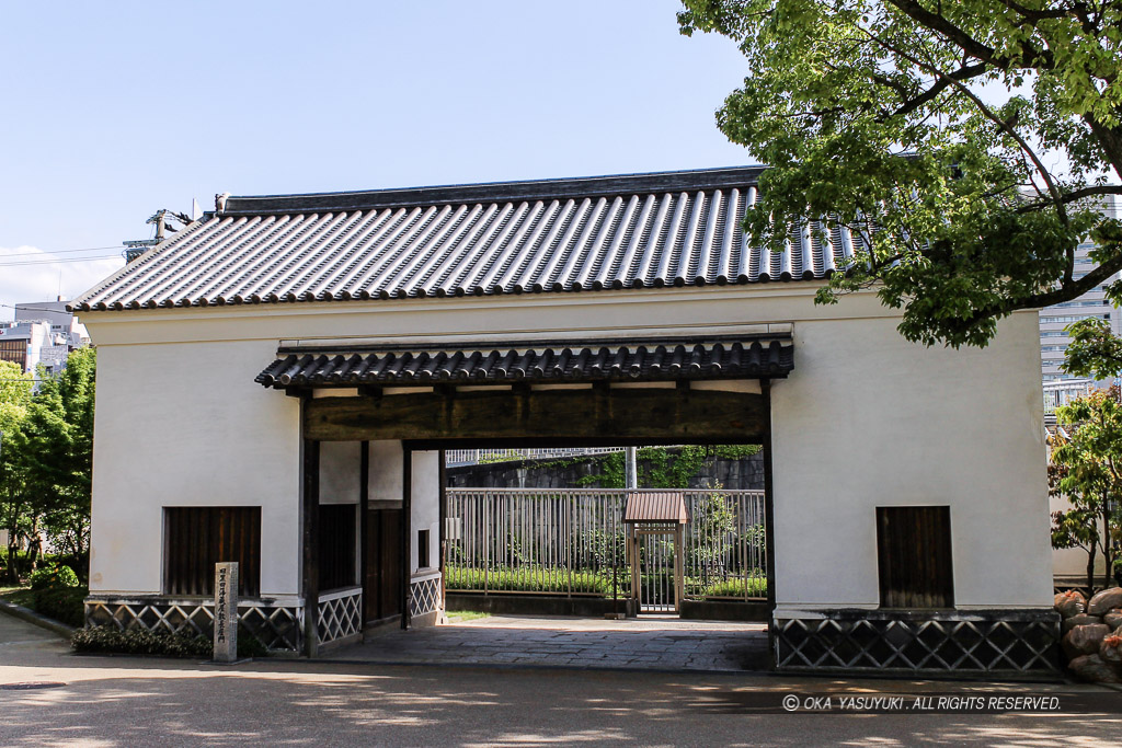 旧黒田藩蔵屋敷長屋門・天王寺公園