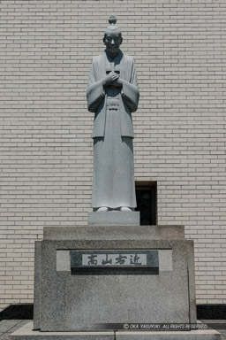 高山右近石像・大阪カトリック玉造教会|高解像度画像サイズ:3598 x 5397 pixels|写真番号:1P3J2706|撮影:Canon EOS-1Ds Mark III