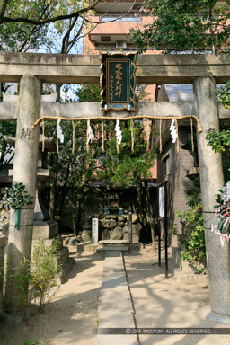 秀頼公胞衣塚大明神・玉造稲荷神社｜高解像度画像サイズ：4320 x 6480 pixels｜写真番号：5DSA4299｜撮影：Canon EOS 5DS