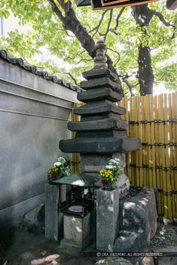 淀君の墓・太融寺｜高解像度画像サイズ：4320 x 6480 pixels｜写真番号：5DSA1434｜撮影：Canon EOS 5DS