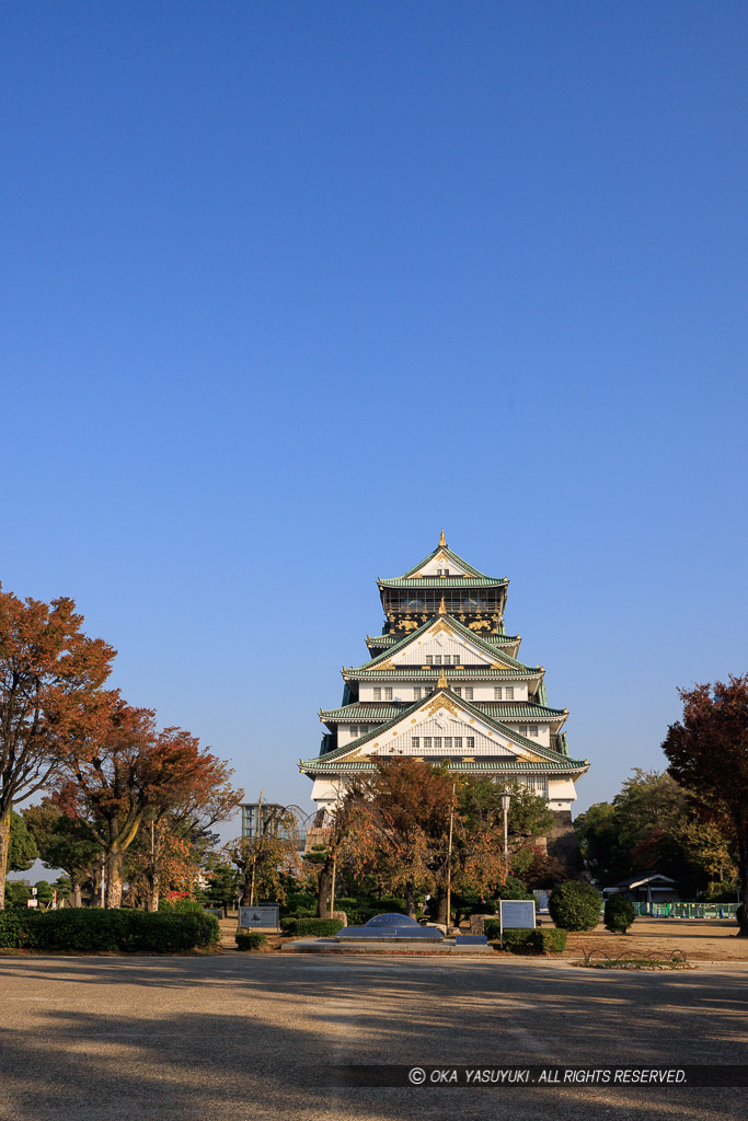 秋の大阪城本丸跡