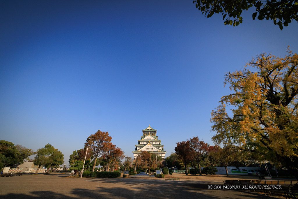 秋の大阪城本丸跡