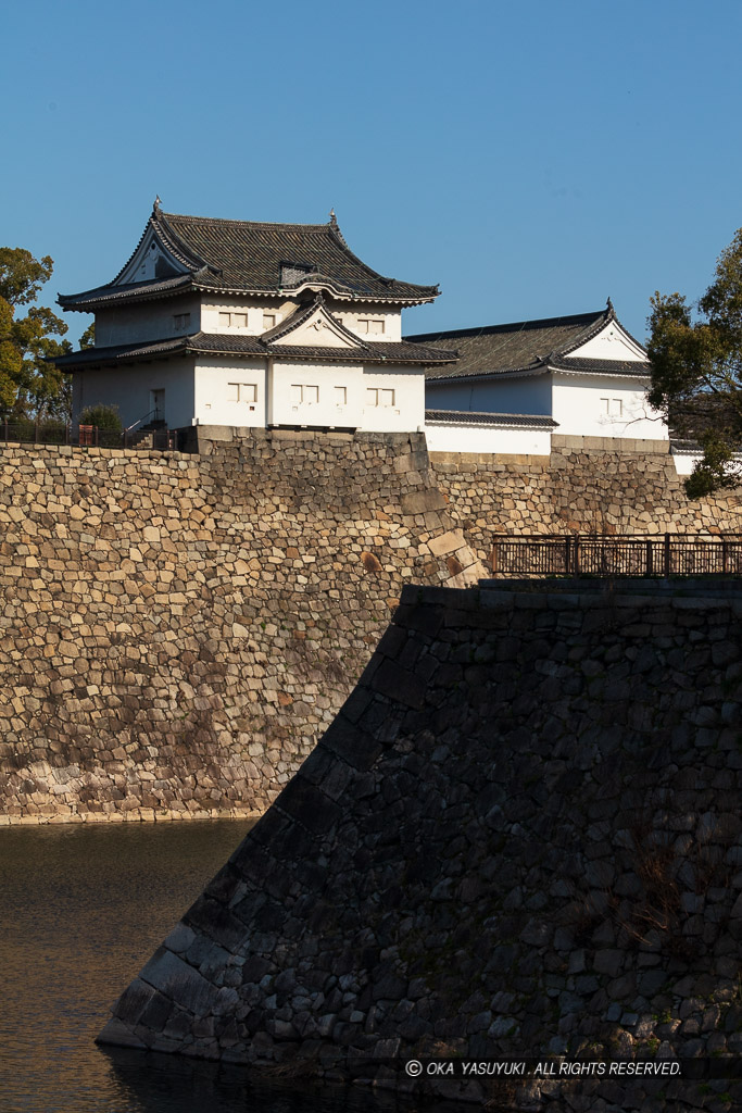 千貫櫓と大手渡櫓