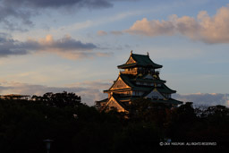 黒い大阪城天守閣｜高解像度画像サイズ：8151 x 5437 pixels｜写真番号：344A5196｜撮影：Canon EOS R5