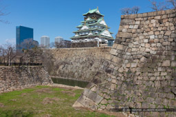 大阪城天守閣と本丸石垣・空堀・冬|高解像度画像サイズ:8272 x 5515 pixels|写真番号:5DSA0637|撮影:Canon EOS 5DS