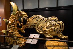 天守内展示・鯱と伏虎|高解像度画像サイズ:5648 x 3765 pixels|写真番号:IMG_6664|撮影:Canon PowerShot G1 X Mark III