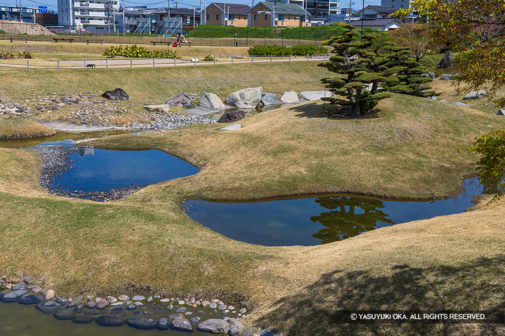 東池の中島・大友氏館跡庭園