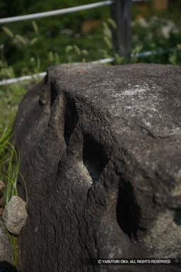 矢穴列痕 | 高解像度画像サイズ：3328 x 4992 pixels | 写真番号：VJ7Z2466 | 撮影：Canon EOS-1Ds Mark II