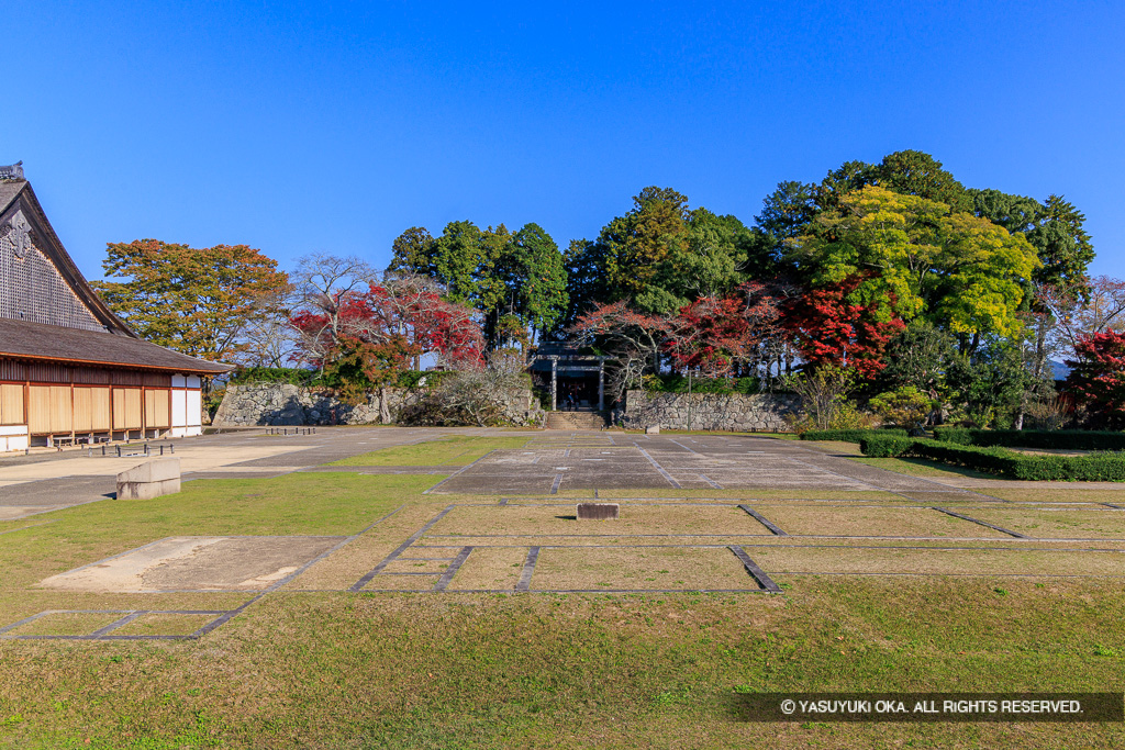 篠山城二の丸御殿跡から見た本丸